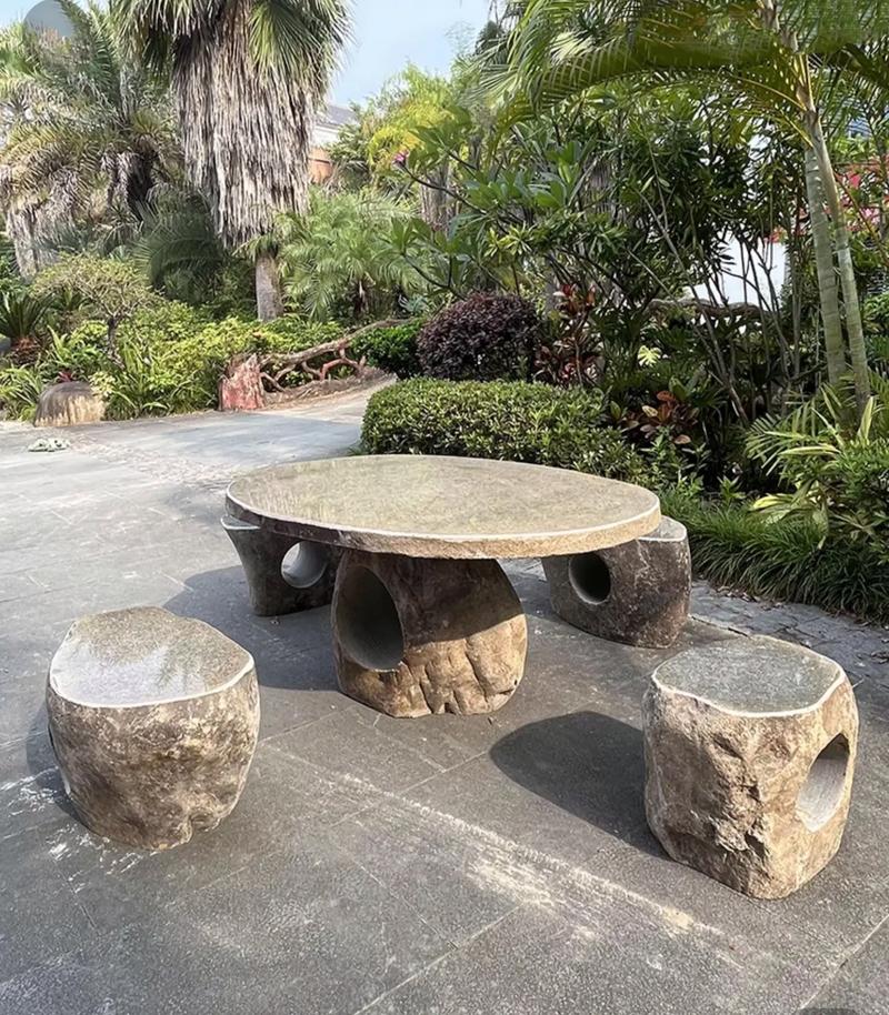 石桌石凳與假山石 當(dāng)原生態(tài)庭院走進(jìn)現(xiàn)代生活